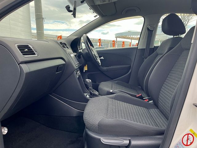 VOLKSWAGEN POLO 2012 Image 31