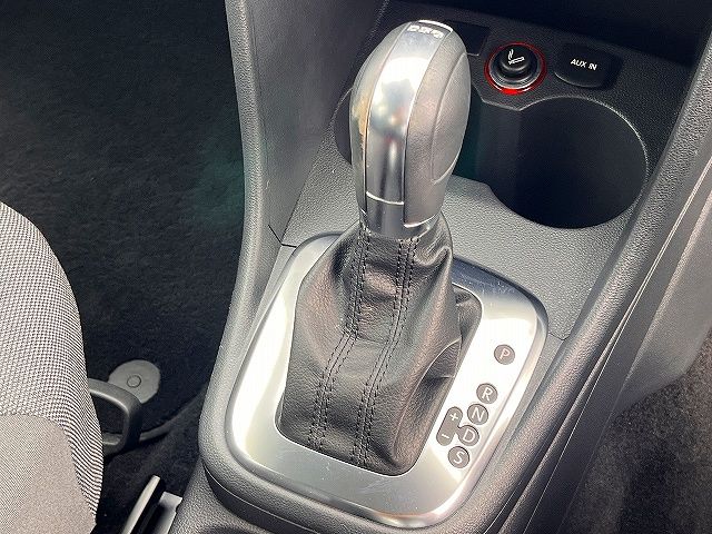 VOLKSWAGEN POLO 2012 Image 31