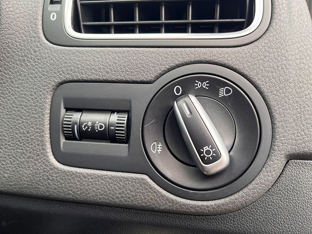 VOLKSWAGEN POLO 2012 Image 31