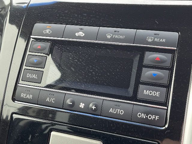 NISSAN ELGRAND 2015 Image 31