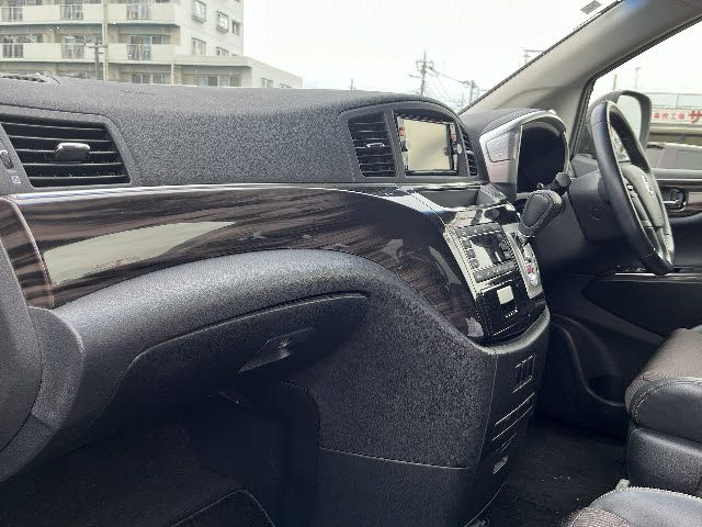 NISSAN ELGRAND 2015 Image 31