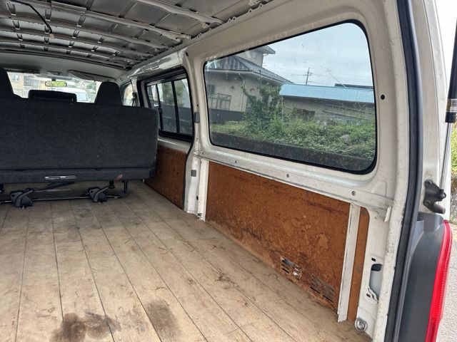 TOYOTA HIACE VAN 2WD 2004 Image 31