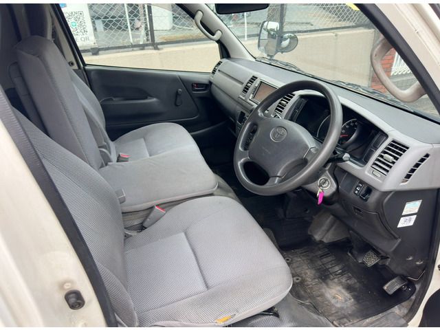 TOYOTA HIACE VAN 2WD 2004 Image 31