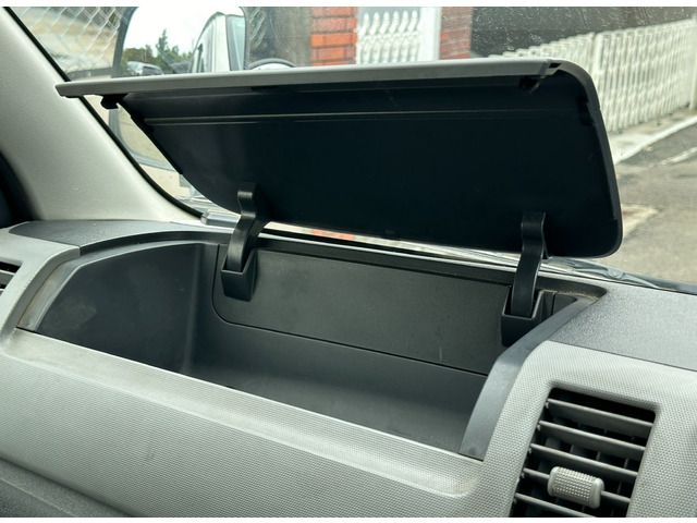 TOYOTA HIACE VAN 2WD 2004 Image 31