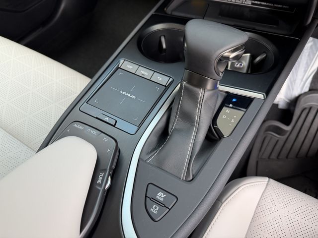 TOYOTA LEXUS UX250H 2022 Image 31