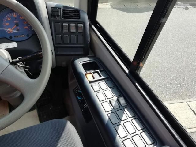 HINO MELPHA 2013 Image 31