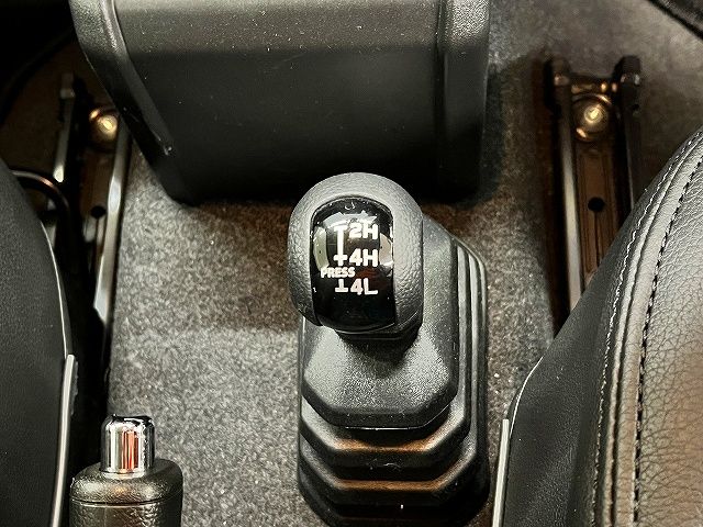 SUZUKI JIMNY 4WD 2024 Image 31