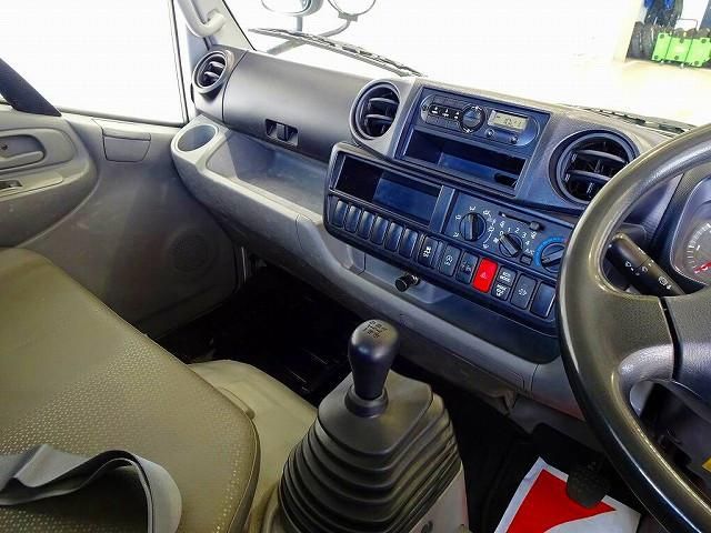 HINO DUTRO 2017 Image 31