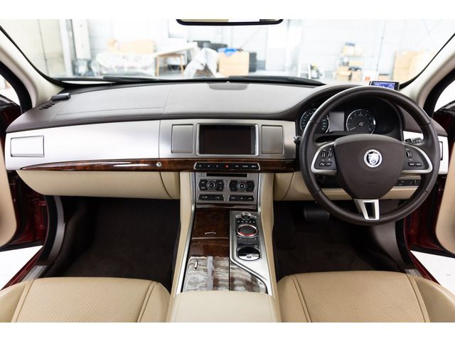 JAGUAR XFSERIES 2013 Image 31