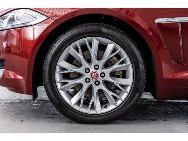 JAGUAR XFSERIES 2013 Image 31