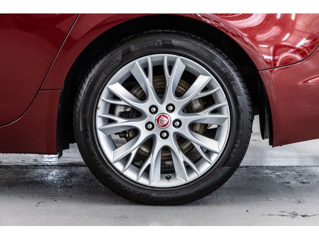 JAGUAR XFSERIES 2013 Image 31