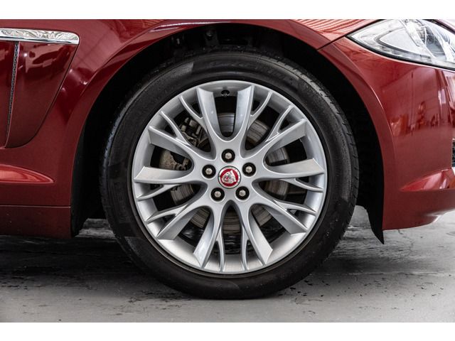 JAGUAR XFSERIES 2013 Image 31