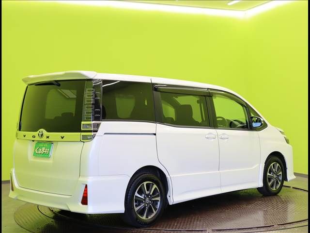 TOYOTA VOXY 2017 Image 31