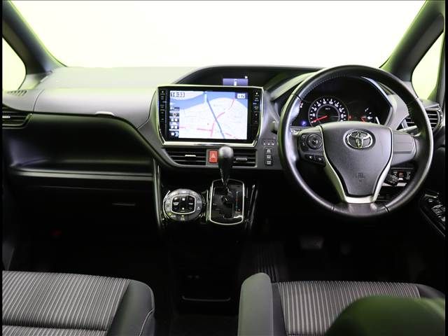 TOYOTA VOXY 2017 Image 31