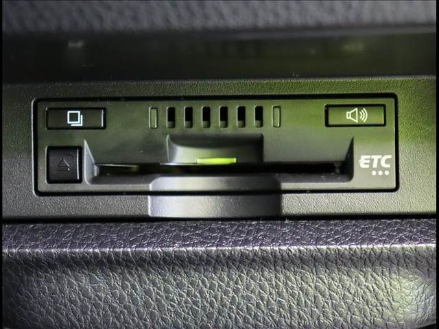 TOYOTA VOXY 2017 Image 31