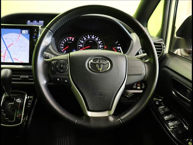 TOYOTA VOXY 2017 Image 31