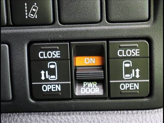 TOYOTA VOXY 2017 Image 31