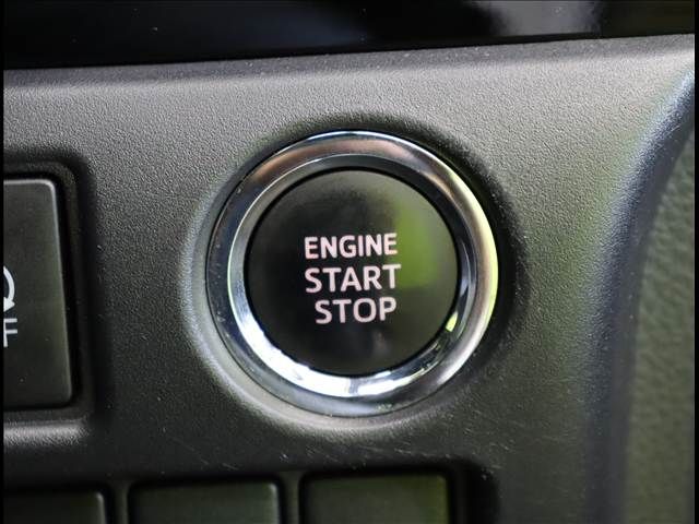 TOYOTA VOXY 2017 Image 31