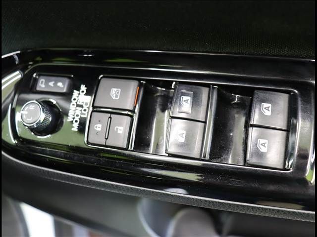 TOYOTA VOXY 2017 Image 31