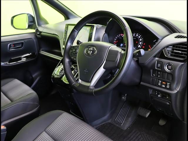 TOYOTA VOXY 2017 Image 31