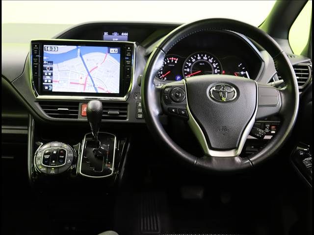 TOYOTA VOXY 2017 Image 31