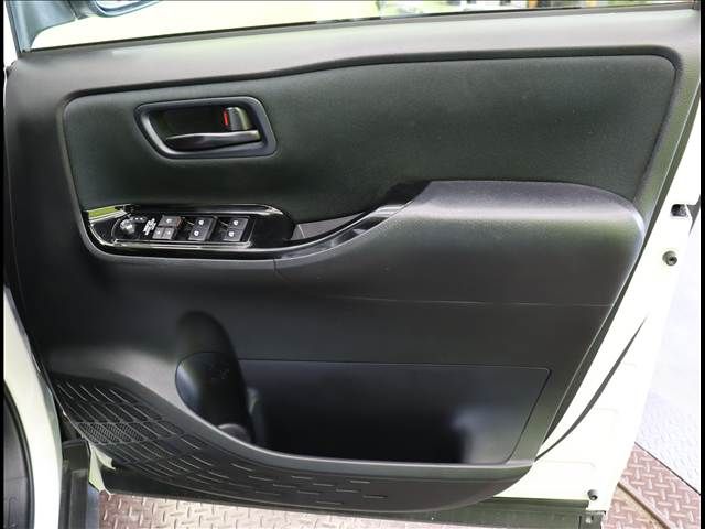 TOYOTA VOXY 2017 Image 31