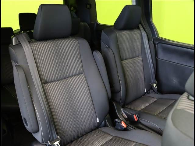 TOYOTA VOXY 2017 Image 31