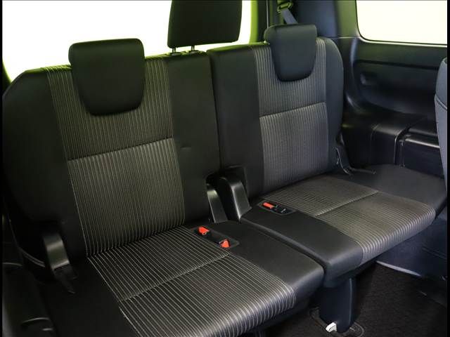 TOYOTA VOXY 2017 Image 31