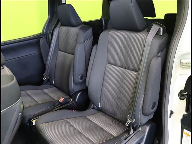 TOYOTA VOXY 2017 Image 31