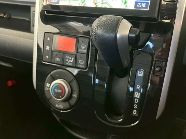 DAIHATSU TANTO CUSTOM 2014 Image 31