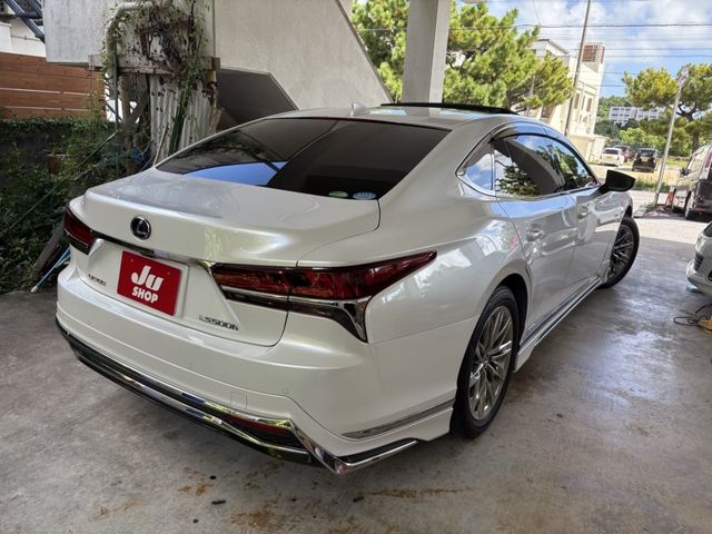 TOYOTA LEXUS LS500H 2017 Image 31