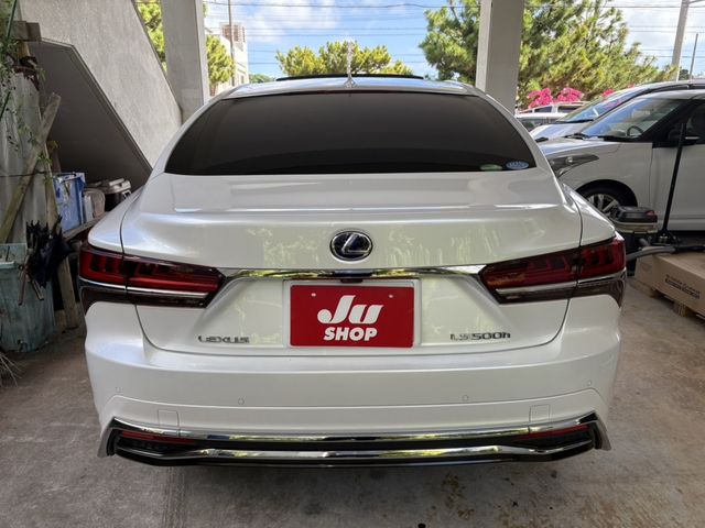 TOYOTA LEXUS LS500H 2017 Image 31