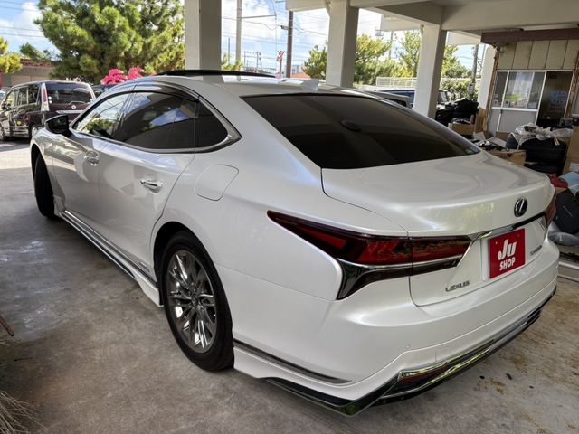TOYOTA LEXUS LS500H 2017 Image 31