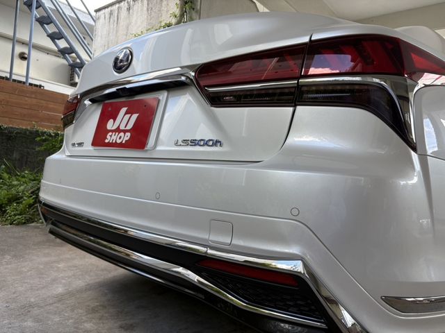 TOYOTA LEXUS LS500H 2017 Image 31