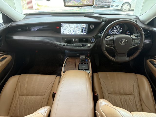 TOYOTA LEXUS LS500H 2017 Image 31