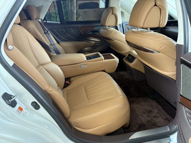 TOYOTA LEXUS LS500H 2017 Image 31