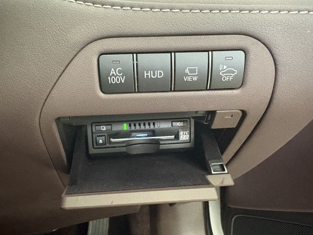 TOYOTA LEXUS LS500H 2017 Image 31