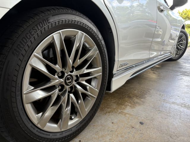 TOYOTA LEXUS LS500H 2017 Image 31