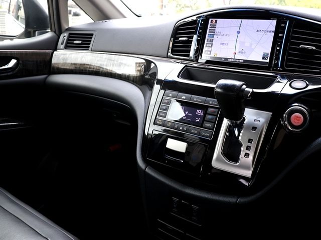 NISSAN ELGRAND 2016 Image 31