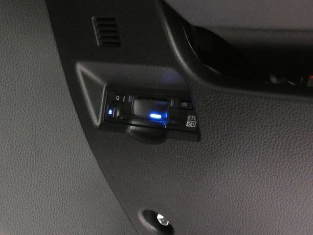 TOYOTA NOAH 4WD 2023 Image 31