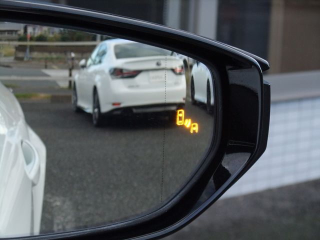 TOYOTA LEXUS RC300H 2021 Image 31