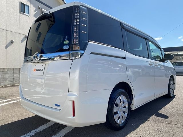 TOYOTA VOXY 2014 Image 31