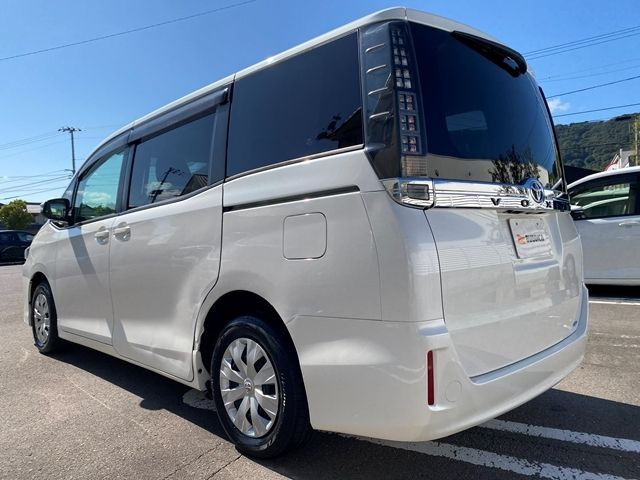 TOYOTA VOXY 2014 Image 31