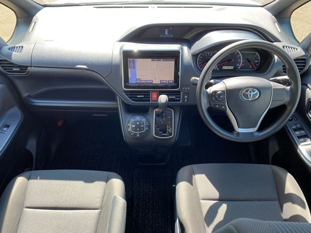 TOYOTA VOXY 2014 Image 31