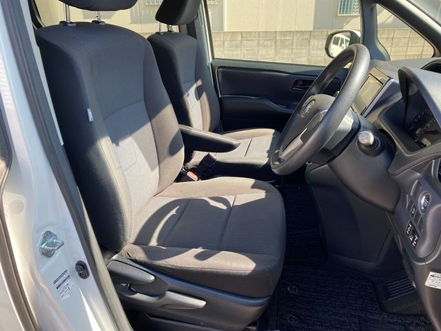 TOYOTA VOXY 2014 Image 31