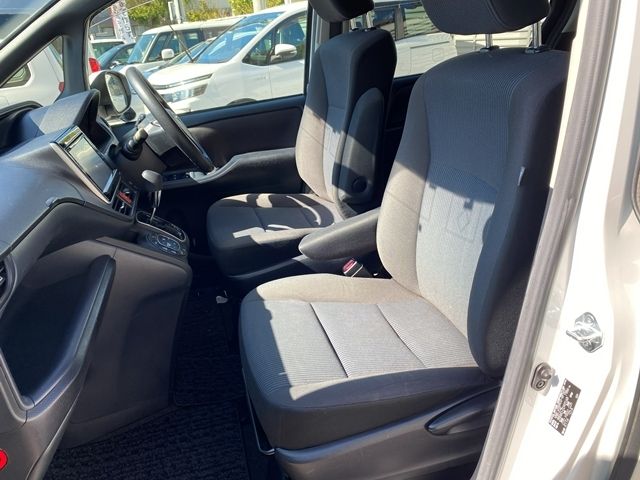 TOYOTA VOXY 2014 Image 31