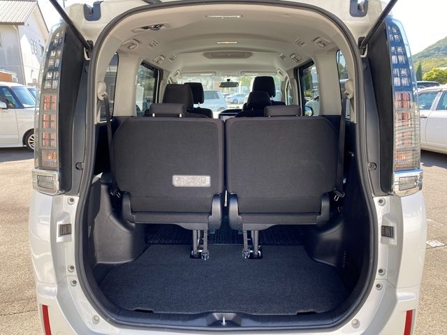 TOYOTA VOXY 2014 Image 31