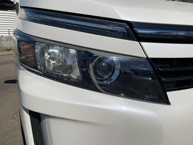 TOYOTA VOXY 2014 Image 31