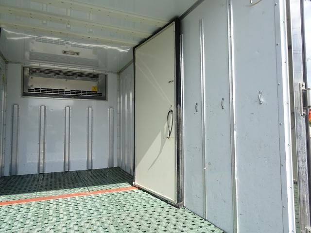 HINO DUTRO 2018 Image 31