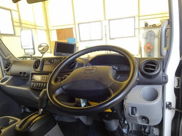 HINO DUTRO 2018 Image 31